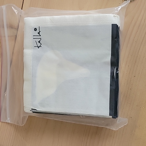 Vintage Kalla Paper Napkins - Picture 3 of 4